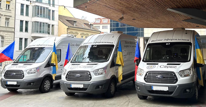 Закордонний паспорт за кордоном