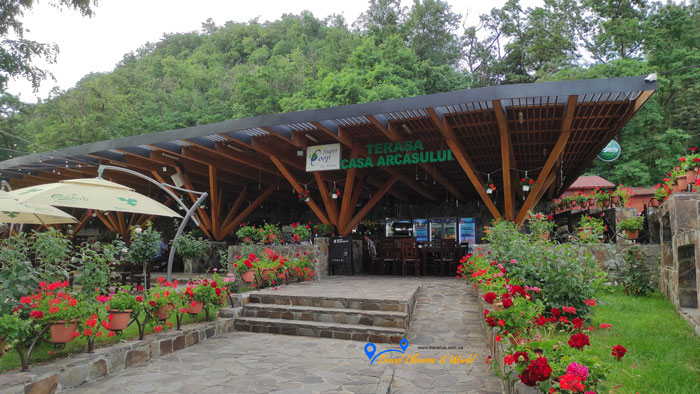 Нямц. ресторан Terasa Casa Arcaşului